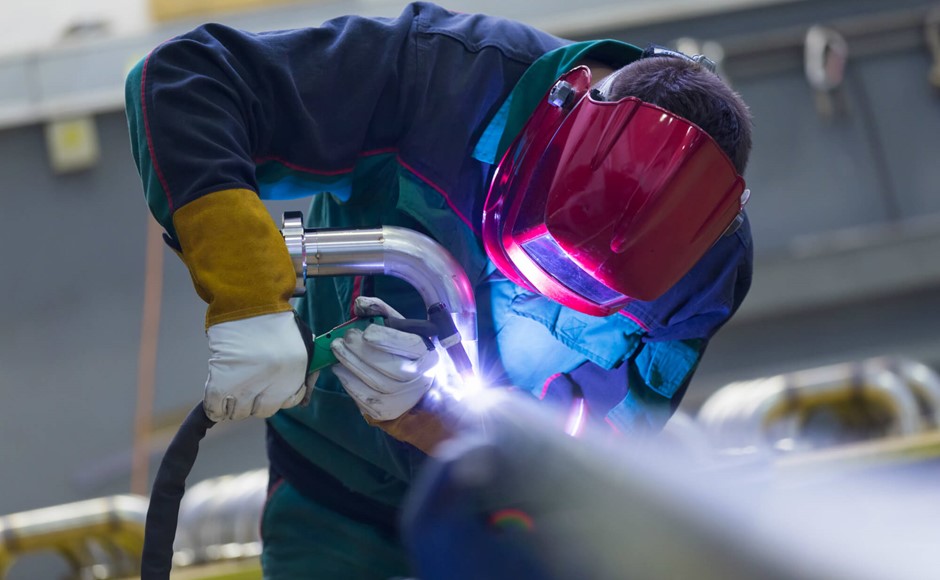 3 Ways Moisture-Wicking, Flame-Resistant Fabrics Can Improve Workplace Safety